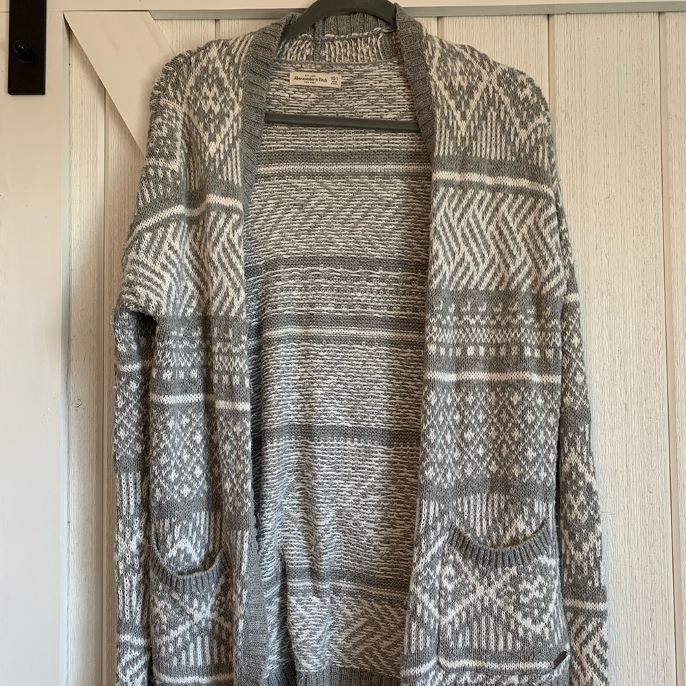 Abercrombie and Fitch grey and white sweater